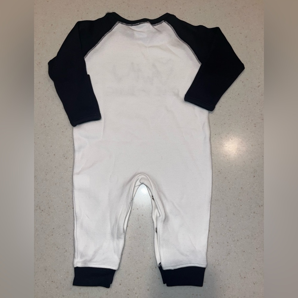 Love Beats Everything Baby Onesie - Black & White - NEW/NEVER WORN - Picture 2 of 3